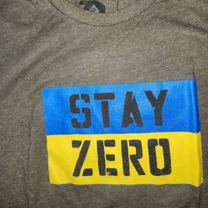 Stay Zero Graphic Tee in Olive